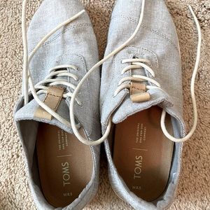 Tom’s Grey Sneakers